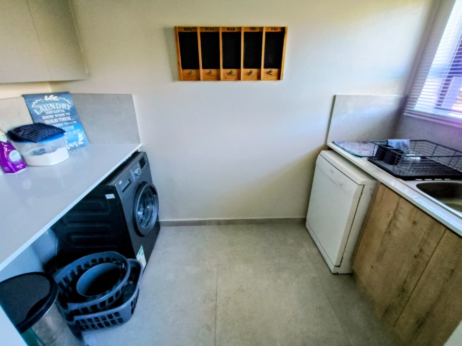 3 Bedroom Property for Sale in Wavecrest Eastern Cape